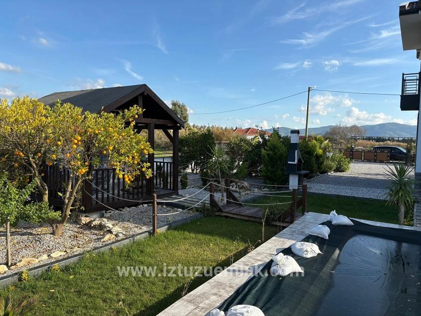 4+1 Villa Zum Verkauf In Eskiköy, Gelegen Auf Einem 14.136 M² Großen Grundstück