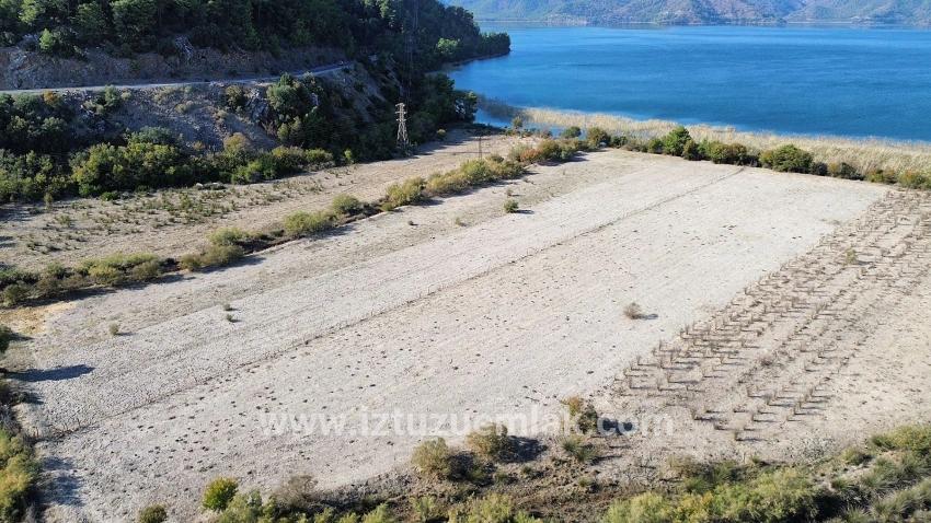 3210 M² Großes 2b-grundstück In Çandır, Direkt Am Seeufer, Zu Verkaufen