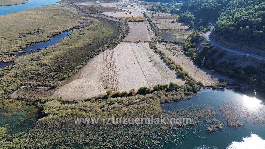 3210 M² Großes 2b-grundstück In Çandır, Direkt Am Seeufer, Zu Verkaufen