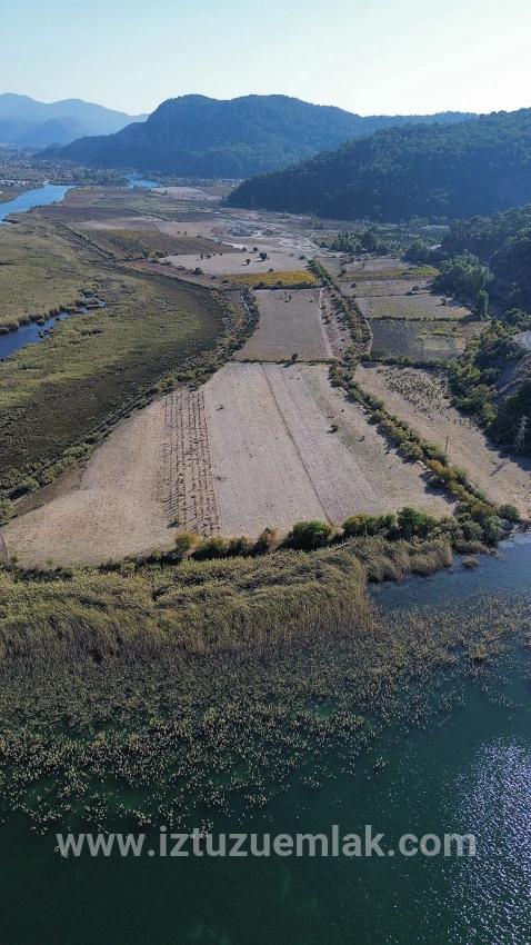 3210 M² Großes 2b-grundstück In Çandır, Direkt Am Seeufer, Zu Verkaufen