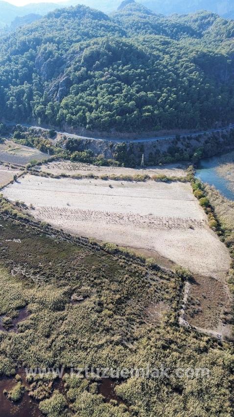 3210 M² Großes 2b-grundstück In Çandır, Direkt Am Seeufer, Zu Verkaufen