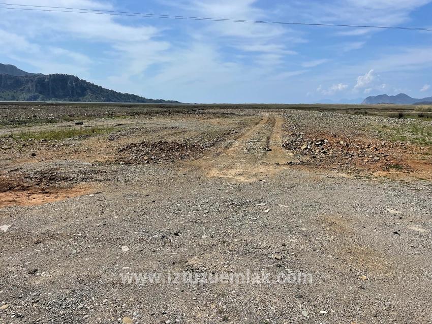 19.600 M² Großes Grundstück Zum Verkauf, Direkt An Der Straße Dalyan Iztuzu Beach Gelegen.