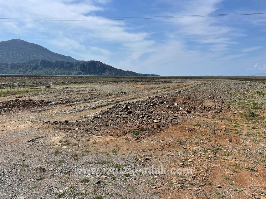 19.600 M² Großes Grundstück Zum Verkauf, Direkt An Der Straße Dalyan Iztuzu Beach Gelegen.