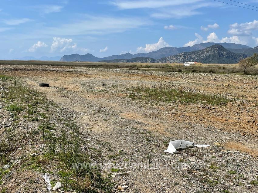 19.600 M² Großes Grundstück Zum Verkauf, Direkt An Der Straße Dalyan Iztuzu Beach Gelegen.