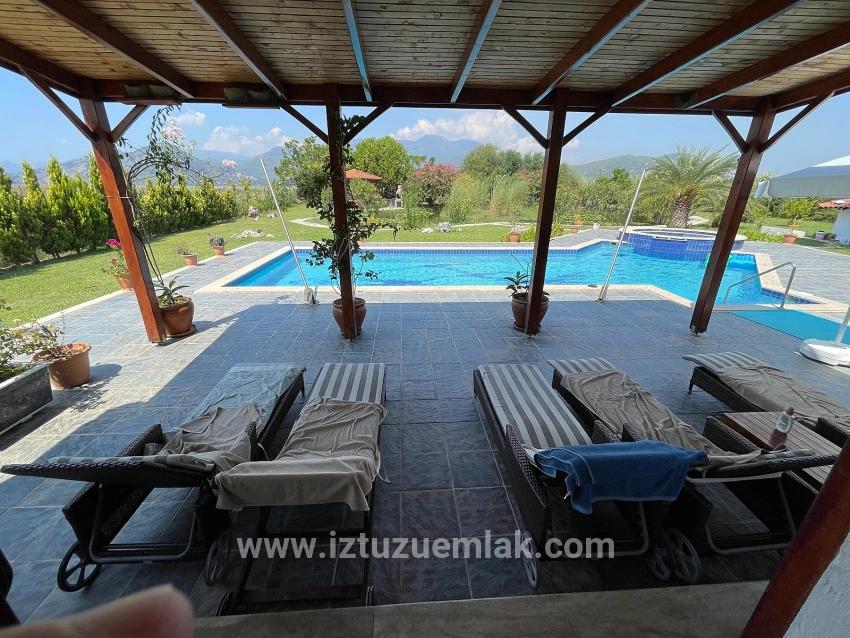 Luxuriöse 4+1-zimmer-villa Auf Einem 7000 M² Großen Grundstück Mit Blick Auf Den Strand Von Dalyan Iztuzu Zu Verkaufen