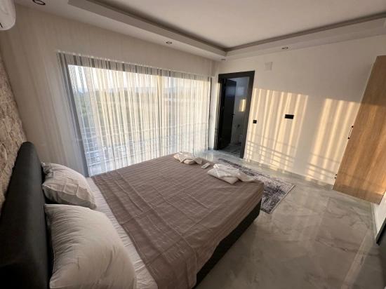 4+1 Villa Zum Verkauf In Eskiköy, Gelegen Auf Einem 14.136 M² Großen Grundstück