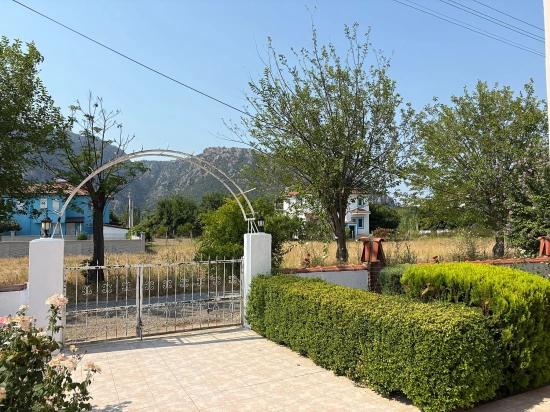 Zweistöckiges Haus Auf Einem 514 M² Großen Grundstück In Okçular Zu Verkaufen.