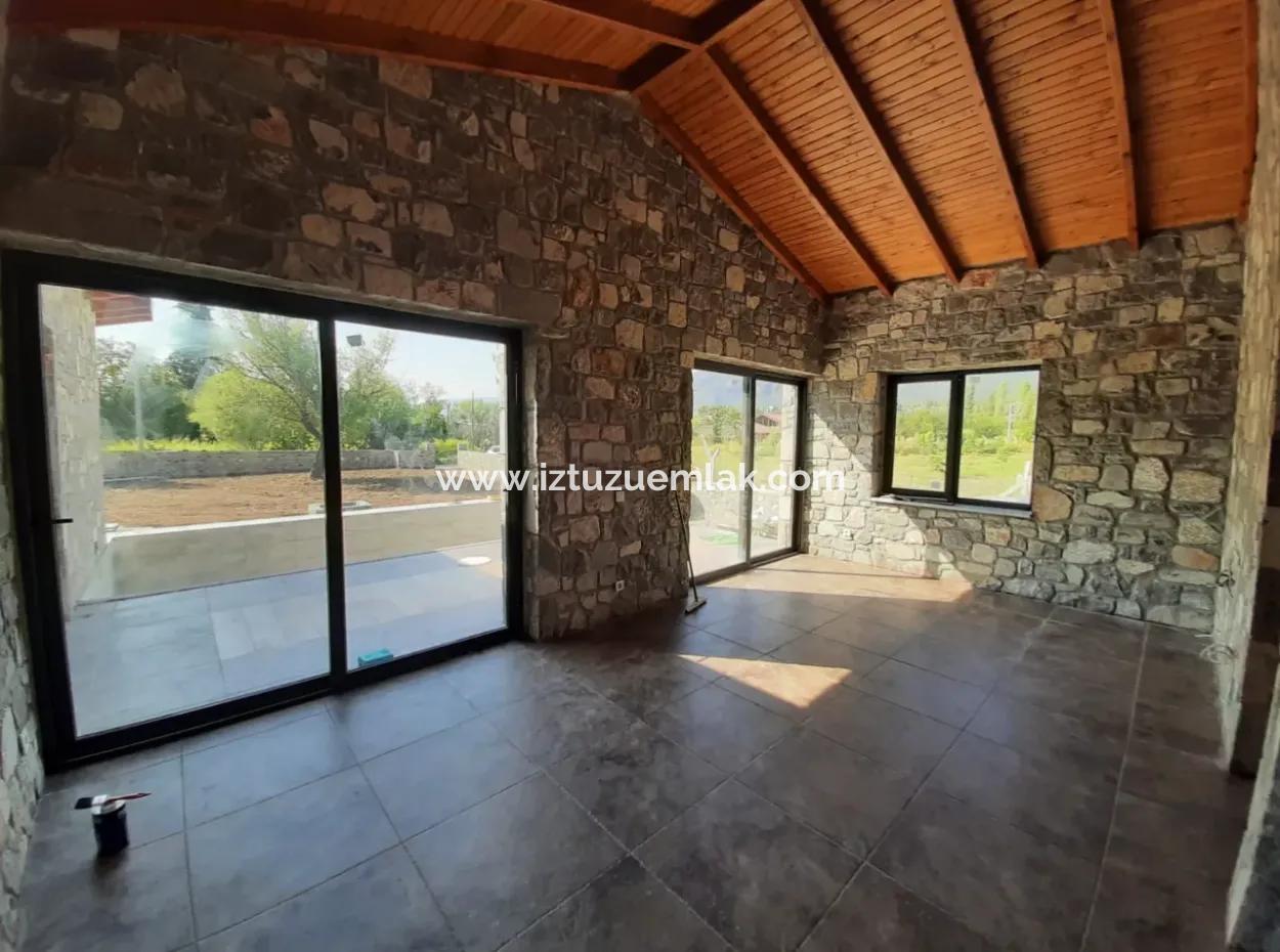 3 1 Steinhäuser Zum Verkauf In 930M2 Grundstück In Zeytinalan