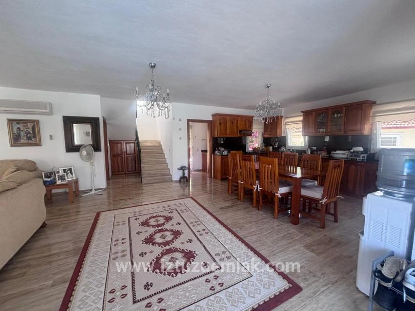 Продается Вилла Площадью 848 М² С 3 Спальнями И 1 Ванной Комнатой В Дальяне, С Видом На Гробницы Королей.