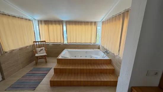 Вилла 4+1 С Видом На Озеро И Море На Продажу В Dalyan Gökbel