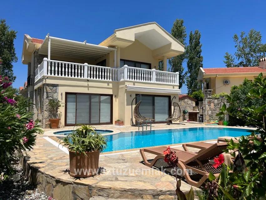 Ortaca Dalyan Mah. Satılık 4+1 Villa - 880 m²