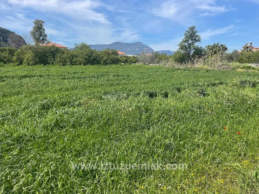 Okçular'da 736m2 Olan 250m2 İnşaat İzinli Satılık Arsa