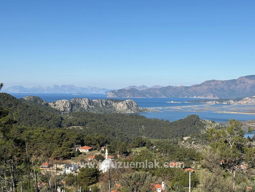 Gökbel'de Köy Yerleşik Alanı İçerisinde Deniz Manzaralı 1000m2 Satılık Arazi
