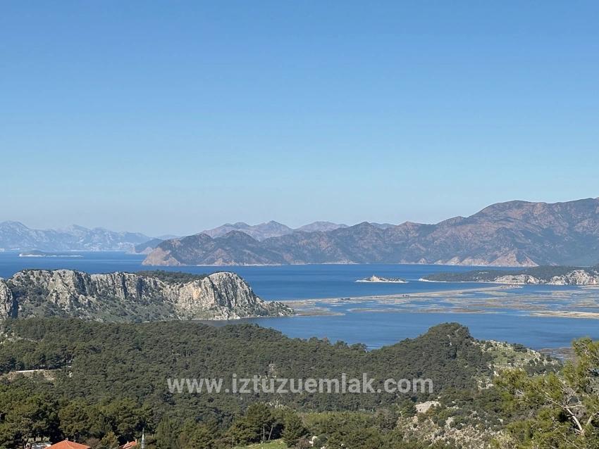 Gökbel'de Köy Yerleşik Alanı İçerisinde Deniz Manzaralı 1000m2 Satılık Arazi