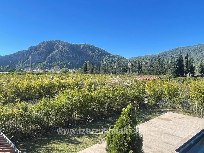 Dalyan Gülpınar'da 6000m2 Arsa İçerisinde 4+2 Satılık Villa