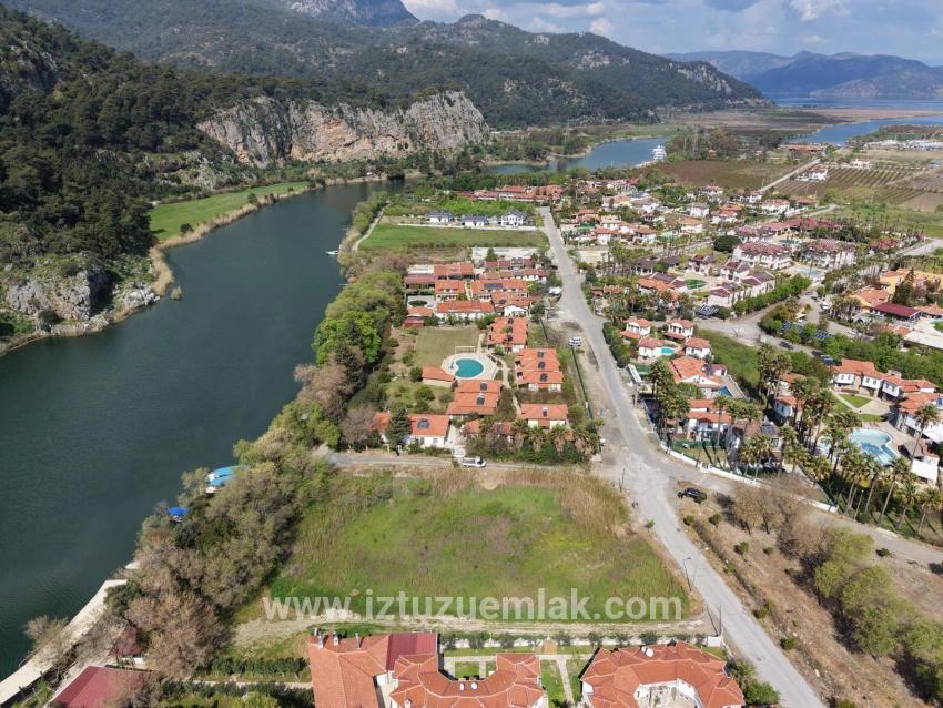 Dalyan Gülpınar'da Kanala Sıfır 2600m2 %20 Turizm İmarlı Satılık Arsa
