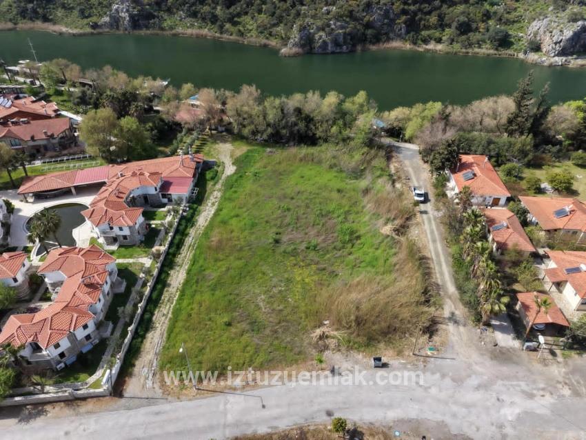Dalyan Gülpınar'da Kanala Sıfır 2600m2 %20 Turizm İmarlı Satılık Arsa