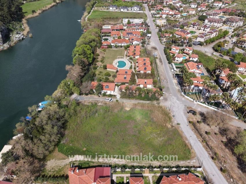 Dalyan Gülpınar'da Kanala Sıfır 2600m2 %20 Turizm İmarlı Satılık Arsa