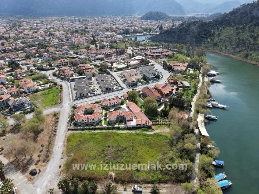 Dalyan Gülpınar'da Kanala Sıfır 2600m2 %20 Turizm İmarlı Satılık Arsa