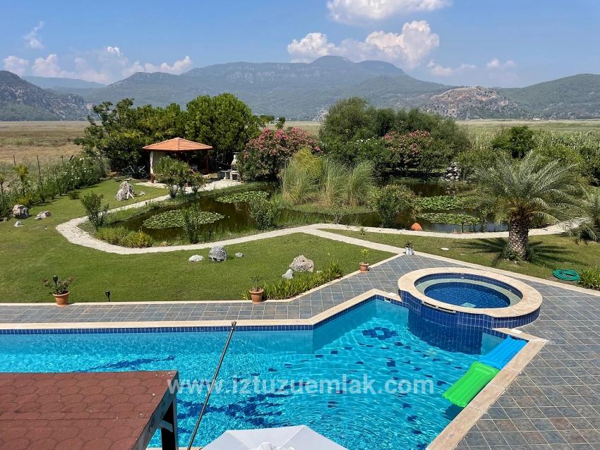 Dalyan İztuzu Manzaralı 7000m2 Arsa İçinde 4+1 Satılık Lüks Villa