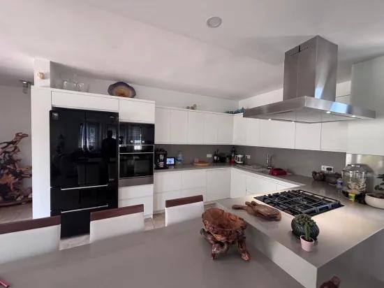 Dalyan Maraş'ta Köşebaşı 980m2 Arsa İçerisinde 5+1 Satılık Villa