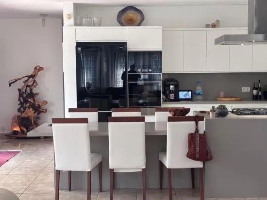 Dalyan Maraş'ta Köşebaşı 980m2 Arsa İçerisinde 5+1 Satılık Villa