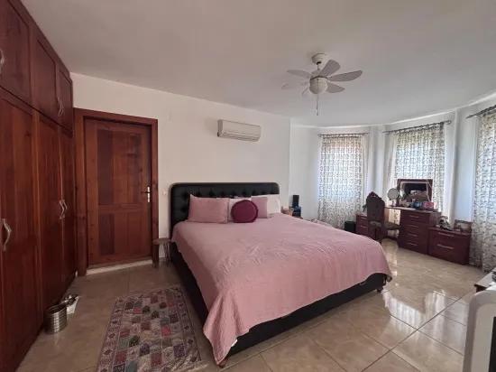 Dalyan Maraş'ta Köşebaşı 980m2 Arsa İçerisinde 5+1 Satılık Villa