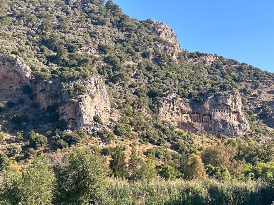 Dalyan'da Kanala Sıfır 4+1 Satılık Villa
