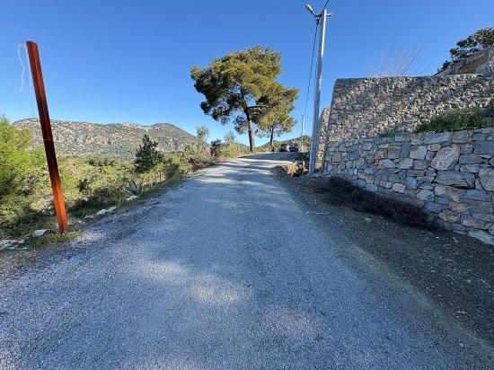 Gökbel'de Köy Yerleşik Alanı İçerisinde Deniz Manzaralı 1000m2 Satılık Arazi