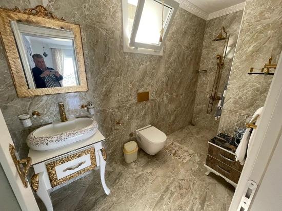 Gökbel'de Full Deniz Manzaralı 5000m2 Arsa İçerisinde Satılık Vıp Villa