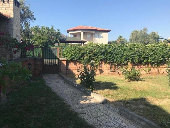 Dalyan'da 1000m2 Arsa İçerisinde 4+1 Satılık Villa