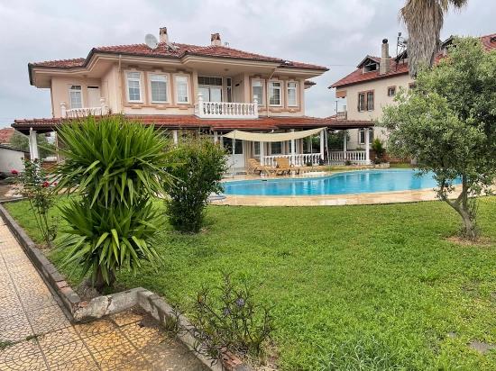 Dalyan'da 1000m2 Arsa İçerisinde 4+1 Satılık Villa