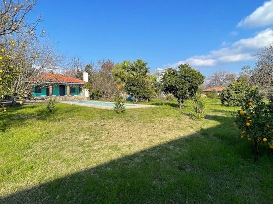Eskiköy'de 2882 M2 Arsa İçerisinde Müstakil Satılık Tek Katlı Ev
