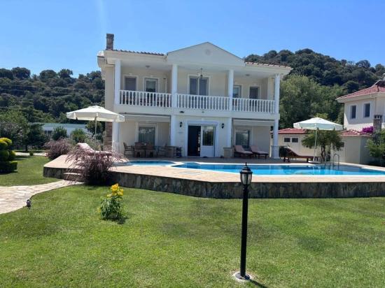 Dalyan'da 848m2 Kral Mezarları Manzaralı 3+1 Satılık Villa