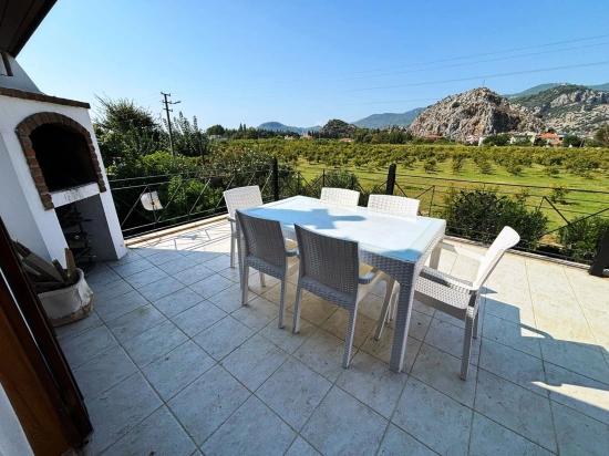Dalyan Arıkbaşı'nda 600m2 Arsa İçerisinde Satılık Villa