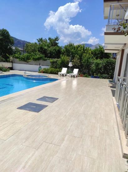 Dalyan Gülpınar'da Köşebaşı 545m2 Arsa İçinde Satılık 4+1 Villa