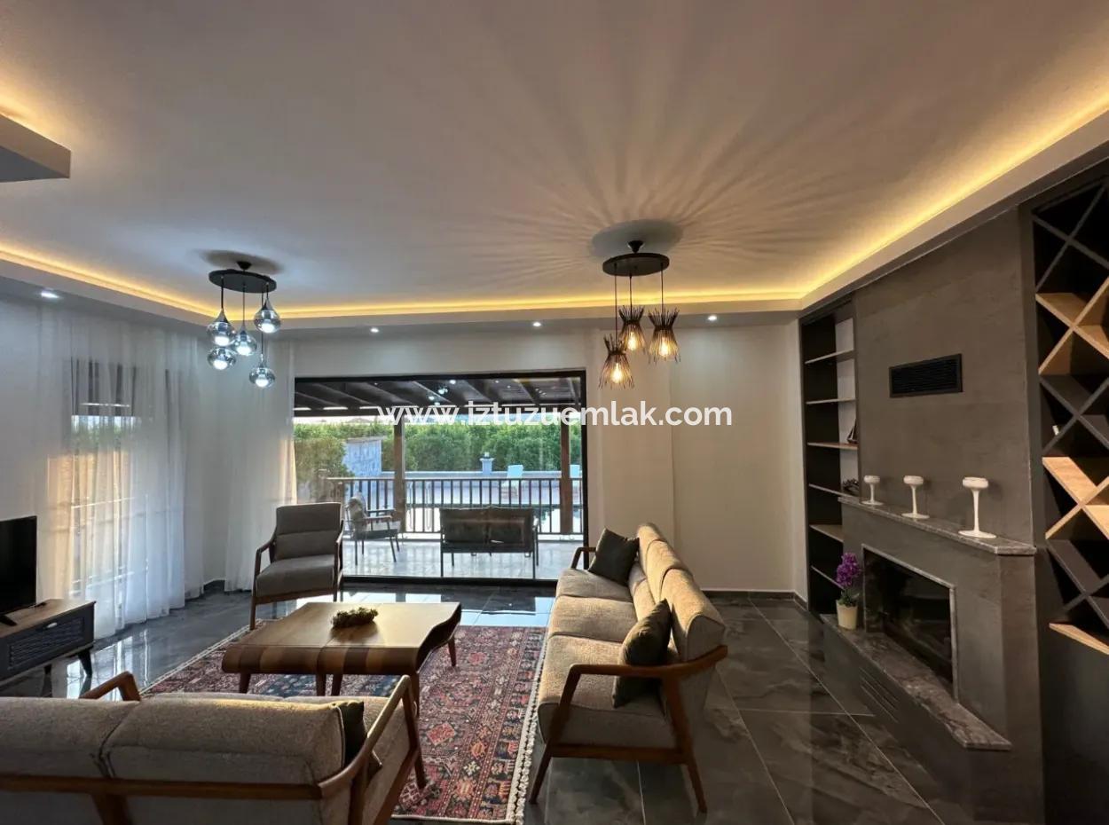 Eskiköy'de 14.136 M2 Tarla İçerisinde 4+1 Satılık Villa