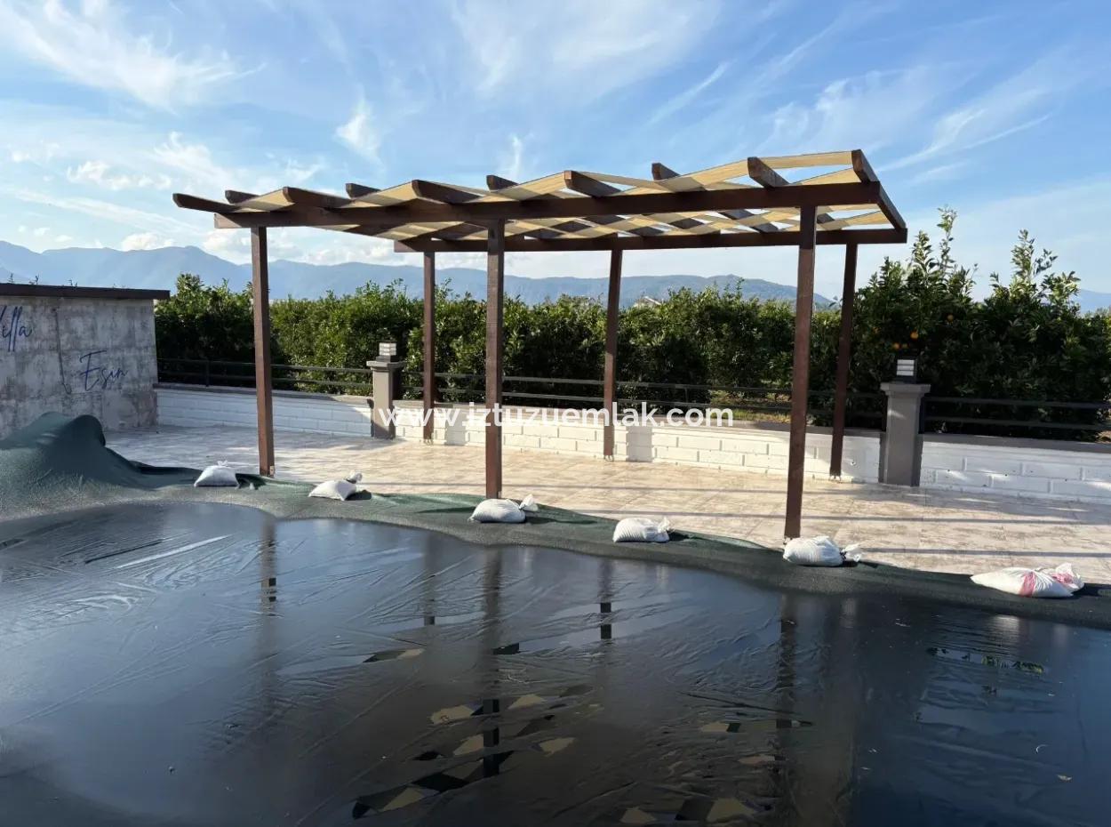 Eskiköy'de 14.136 M2 Tarla İçerisinde 4+1 Satılık Villa