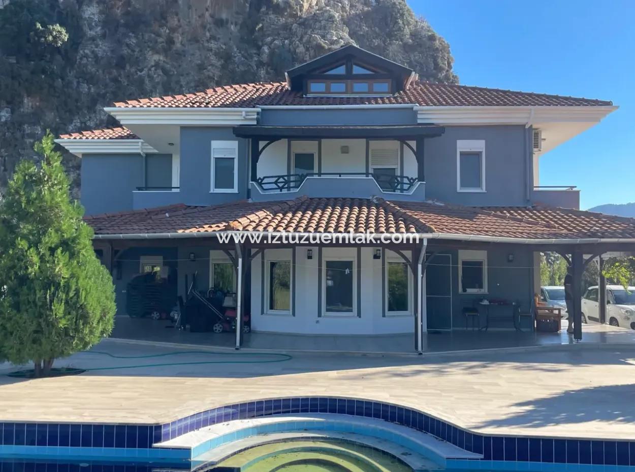 Dalyan Gülpınar'da 6000M2 Arsa İçerisinde 4+2 Satılık Villa