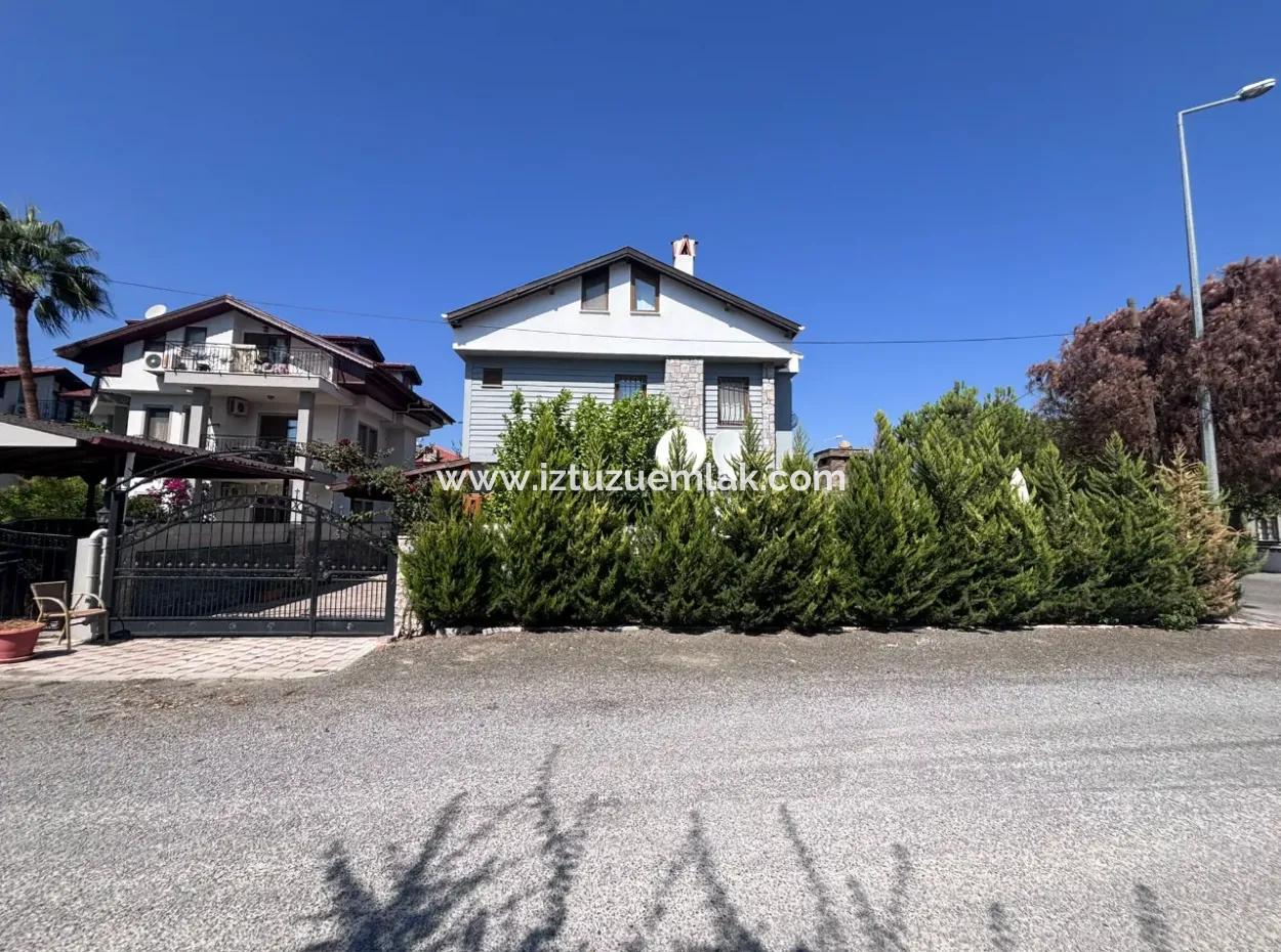 Dalyan Merkezde 301M2 Arsa İçerisinde 5+1 Satılık Villa