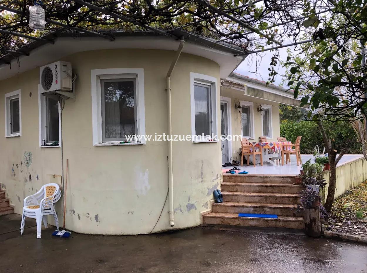 Okçular'da 1222M2 Arsa İçerisinde Satılık Tek Katlı Müstakil Ev