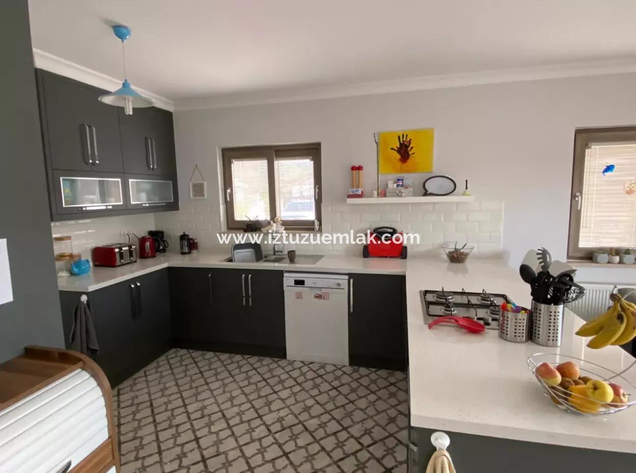 Okçular'da Satılık Villa Lüks 5 Yatak Odalı Satılık Villa