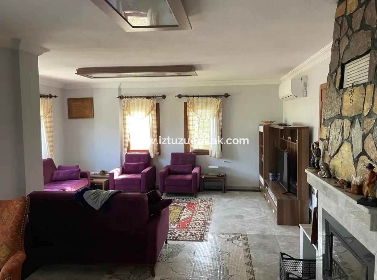 Akçapınar'da Deniz Manzaralı Satılık 6+1 Villa