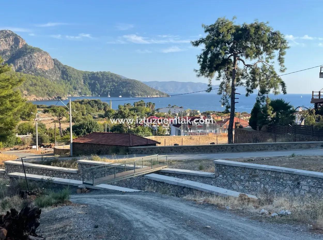 Ekincik'de Deniz Manzaralı 420M2 İmarlı Satılık Arsa