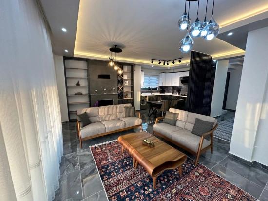 Eskiköy'de 14.136 M2 Tarla İçerisinde 4+1 Satılık Villa